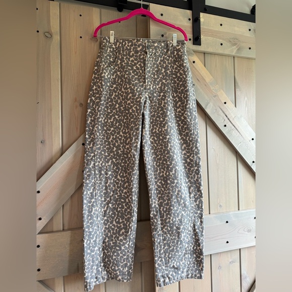 LIKE NEW Wild Fable Leopard Barrel Jean - Picture 5 of 12